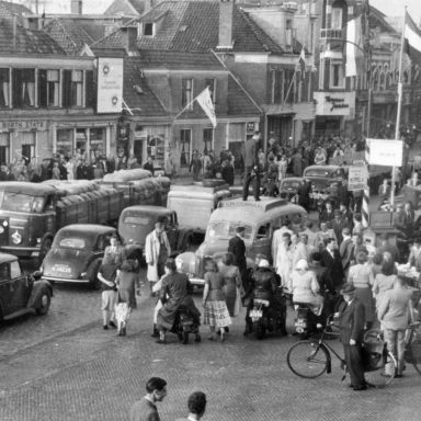 Kenteken: A 36235; Skoda, Marktstraat Assen, 08-07-1950, foto: collectie Drents Archief (DA90650049.jpg)