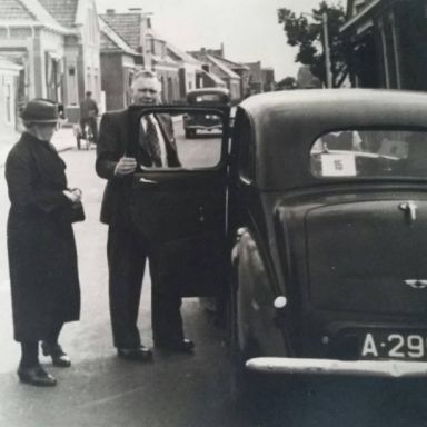Kenteken: A 29975; Morris, Uithuizermeeden, foto: A. D. den Hartogh