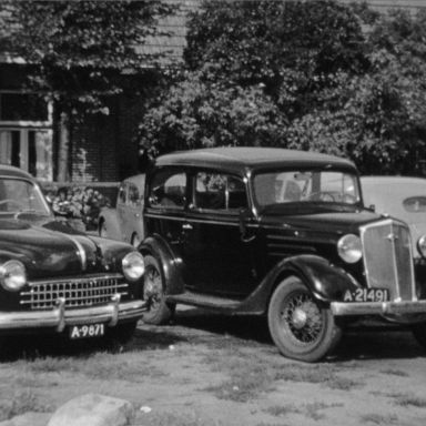 Kenteken: A 21491; Chevrolet, Vlagtwedde, 1952, foto: still uit de film "De V.B.B. biedt aan", 1952, D. Schuitemaker, coll. GrA (2209-AV20037)