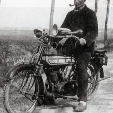 Kenteken: A 4514; Simplex, foto: Clubmededelingen nr. 411, december 2000, Veteraan Motoren Club
