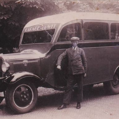 Kenteken: A 16035; Ford bus <a href='https://nl-nl.facebook.com/Oud-Vlagtwedde-893974174021112/' target='_blank'>facebookpagina oud vlagtwedde</a>