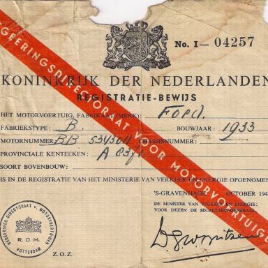 Kenteken: A 8371; Registratiebewijs Ford B. foto: W. Vogel
