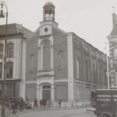 Kenteken: A 7428; Waalse Kerk, Vismarkt 18, Groningen, maart 1934, foto archief Dagblad van het Noorden (AW2024-242-762)