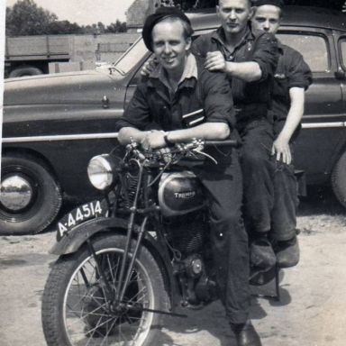 Kenteken: A 44514; Mernaweg, Wehe den Hoorn, 1950, midden Jan Wichers en achter Grieto Halsema, foto: JRH