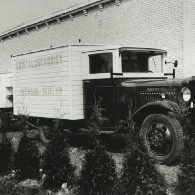 Kenteken: A 11752; Bedford Six, Kristalijs Fabriek aan de Langeleegte, foto: collectie Veenkoloniaal Museum (vm 3.0 ve in 157)