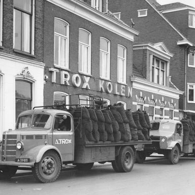 Kenteken: A 39811; Bedford, foto: A. Trox; Fotograaf: Fotobedrijf Piet Boonstra