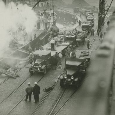 Kenteken: A 7057; Haven Delfzijl ca. 1933 (818-2187)