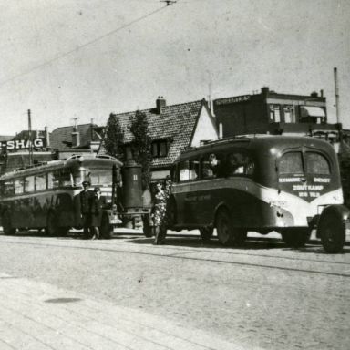 Kenteken: A 8021; A-15779 en A-8021, ca. 1940, foto: archief W. Mollema