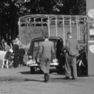 Kenteken: A 39073; Vauxhall, Vlagtwedde, 1952, foto: Still uit GAVA-film AV20037