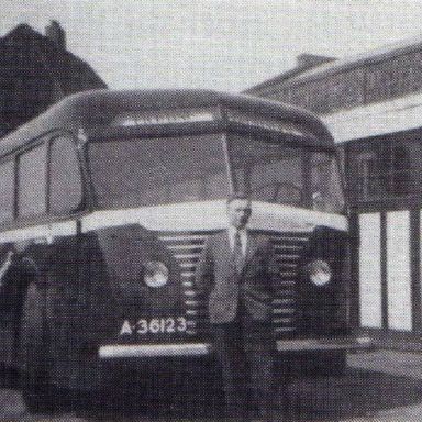 Kenteken: A 36123; Kromhout, foto: <a href='http://www.openbaarvervoerinboskoop.nl' target='_blank'>Openbaar vervoer in Boskoop</a>
