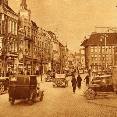 Kenteken: A 17358; Ford,  Vismarkt Groningen, foto: archief W. Mollema