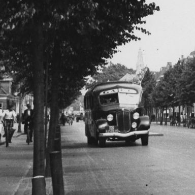 Kenteken: A 24930; Stewart, Groningen, Hereweg 1937 foto: uitsnede 1785-1263.jpg