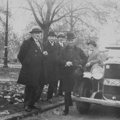 Kenteken: A 7987; Zwagerdag Woeste Hoeve, in het midden Joop Woldring, 02 -11-1931, foto: G. Straatman
