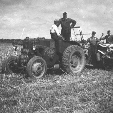 Kenteken: A 26318; Lanz, foto: <a href='http://historie-bellingwedde.realsite.nl/foto-s/foto-s-wedde-en-wedderveer' target='_blank'>fotowerkgroep Wedde en Wedderveer</a>