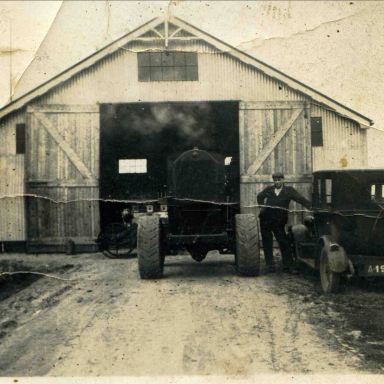 Kenteken: A 19263; Bedrijfsterrein firma Buitenkamp, Wittewierum, foto: collectie Historische Vereniging Ten Post en omstreken (hvtp2139)