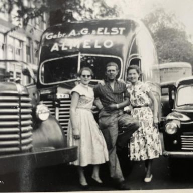 Kenteken: A 38251; Hillman Minx, Almelo, ca. 1956, foto: <a href='https://www.facebook.com/photo/?fbid=24694496996822514&set=g.744817085585676' target='_blank'>facebook Historisch Transport</a>