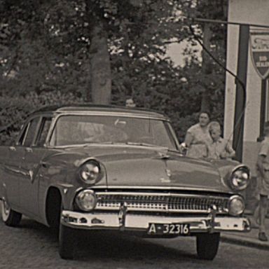 Kenteken: A 32316; Ford Fairlane, Haren, 1955, foto: Still uit GAVA-film AV14817