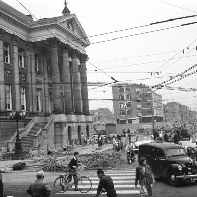 Kenteken: A 14121; Groningen, werkzaamheden Grote Markt, 1955 (2248-6296); Fotograaf: Fotobedrijf Piet Boonstra
