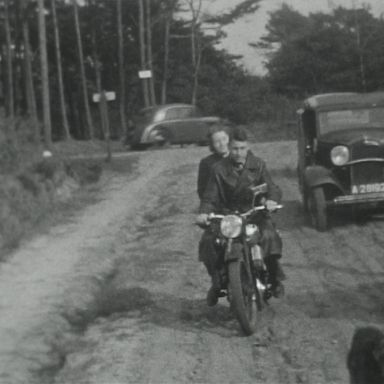 Kenteken: A 28192; Ford B, Norg, 1938, foto: Still uit GAVA-film AV1958