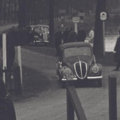 Kenteken: A 22169; Fiat, grensovergang Rütenbrock, 29-04-1939, foto: still uit Harz-film, 1939, coll. GrA (2209-AV21967)