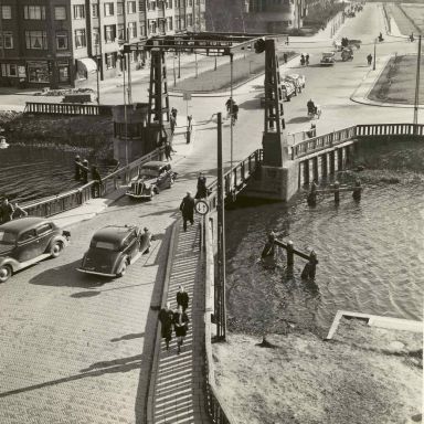 Kenteken: A 22468; Groningen, Kapteynbrug, ca. 1938, foto: H. Renkema