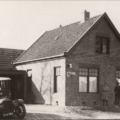 Kenteken: A 11559; Garage D. Doornbos, Farmsumerweg Appingedam ca. 1926 (1986-21808)