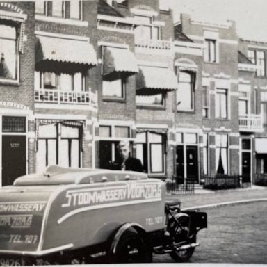 Kenteken: A 29426; Motorbakfiets, foto: archief familie Hoyer