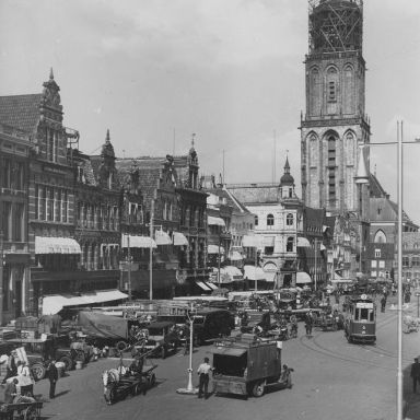 Kenteken: A 6820; Dodge, Groningen, Grote Markt 1934 (1785-0488)