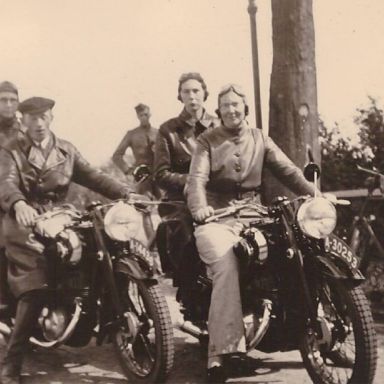 Kenteken: A 30253; Wouter Johannes Verwoerd en Adriana Elizabeth Verwoerd-Verwoerd, 1937 foto: W. G. Verwoerd-Dik