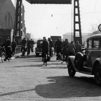 Kenteken: A 29644; Groningen, J.C. Kapteynbrug, 1939, foto: uitsnede 1785-25990.jpg