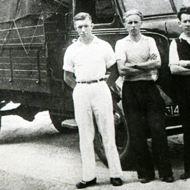 Kenteken: A 16147; Ford (Frontstuur),  v.l.n.r. J. van Dijken,  J. Korthuis en R. Velting, foto: archief W. Mollema
