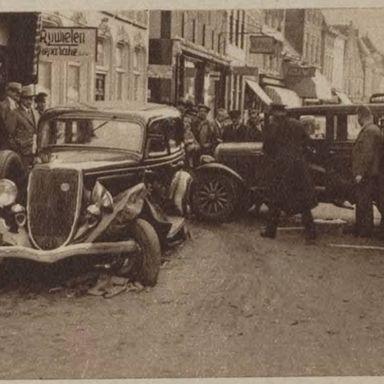 Kenteken: A 2115; Ford, Steentilstraat Groningen, foto: "Het Noorden in Woord en Beeld" 29-05-1936