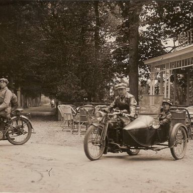 Kenteken: A 4306; Reading Standard,  Hotel Tjaarda in Oranjewoud, foto: A. Stienstra