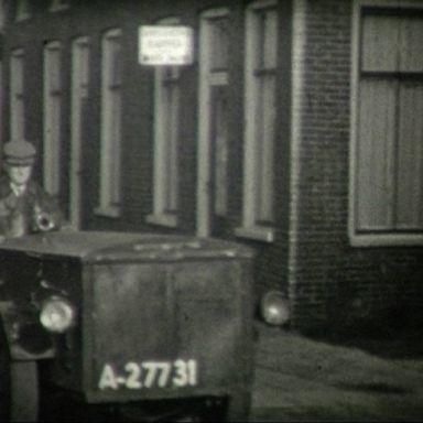 Kenteken: A 27731; Motorbakfiets, 1938, foto: Still uit GAVA-film AV0705