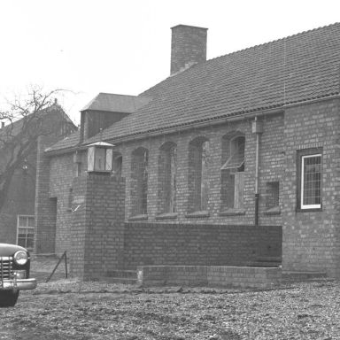 Kenteken: A 33152; Dodge, Onnen, 1953, foto: uitsnede 2248-4265; Fotograaf: Fotobedrijf Piet Boonstra