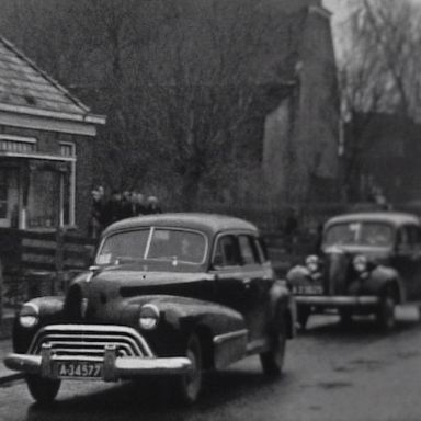 Kenteken: A 34577; Oldsmobile, foto: Still uit GAVA-film AV0186