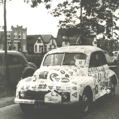 Kenteken: A 7391; Morris Minor, Tentoonstelling Kanaalstreek 1955, foto: collectie Veenkoloniaal Museum (vm 85 Fe St 48)