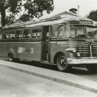 Kenteken: A 19001;  White, Damsterdiep Groningen 6-8-1953. Foto: J. Harmsen