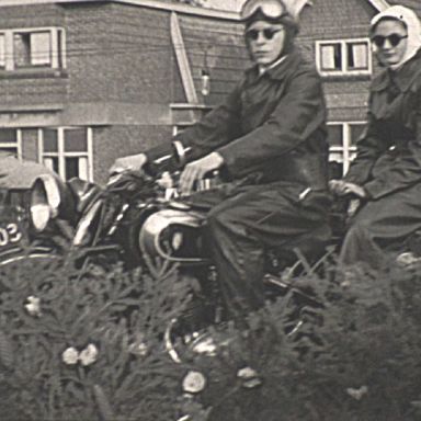 Kenteken: A 37003; DKW, foto: Still uit GAVA-film AV14861 ca. 1950