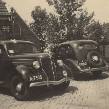 Kenteken: A 7516; Ford V8, Hoofdweg Westerlee juni 1947, foto: M. Wortelboer-Schuitema