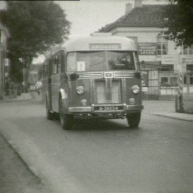 Kenteken: A 38034; Crossley ca. 1950, foto: Still uit GAVA-film AV0456