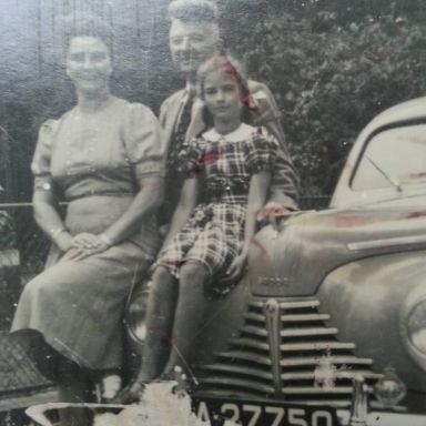 Kenteken: A 27750; Skoda Tudor, Annie Spekman de Weerd, Wim de Weerd, Anneke de Weerd-Shurtleff, foto: E. Eikenberg