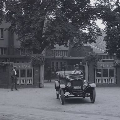Kenteken: A 6555; Overland, Fongers garage 1923, still uit de film Groningen 1923, bron: <a href='http://in.beeldengeluid.nl/collectie/details/expressie/25562/false/true' target='_blank'>beeldengeluid.nl</a>