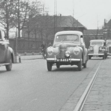 Kenteken: A 8468; Skoda, foto: still uit de film "De Commerciële Club Groningen" J. Thie, 1949 coll. GrA (2209-AV0535)