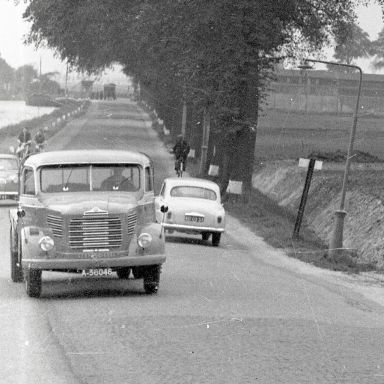 Kenteken: A 36046; Steyr vrachtwagen, Groningen, Hoendiep, 1954, foto: uitsnede 2248-4549.jpg; Fotograaf: Fotobedrijf Piet Boonstra