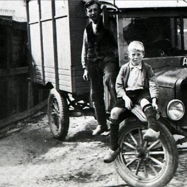 Kenteken: A 11552; Ford,  De gebroeders Boekhold, foto: archief W. Mollema