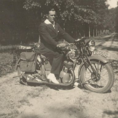 Kenteken: A 18598; Menno Ganzeveld op de Triumph, foto: S. Abels