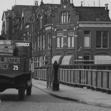 Kenteken: A 17155; Ford,  Eemskanaal, brug nr. 1, 1937. foto: uitsnede 1785-3795.jpg