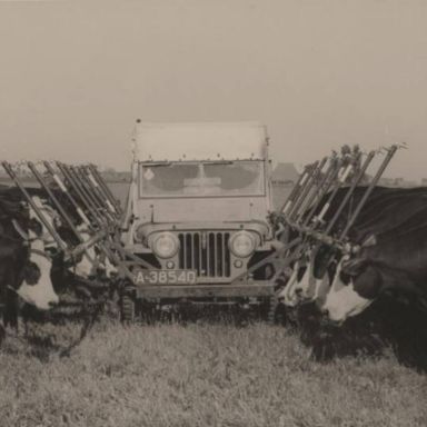 Kenteken: A 38540; Melkjeep, ca. april 1947, foto: J. Hagendoorn
