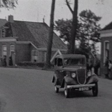 Kenteken: A 5712; Ford Y, ca. 1938, foto: Still uit GAVA-film AV0016